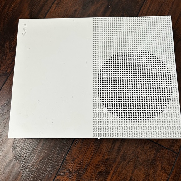 Xbox One S (plus remote and headphones) - Picture 3 of 10